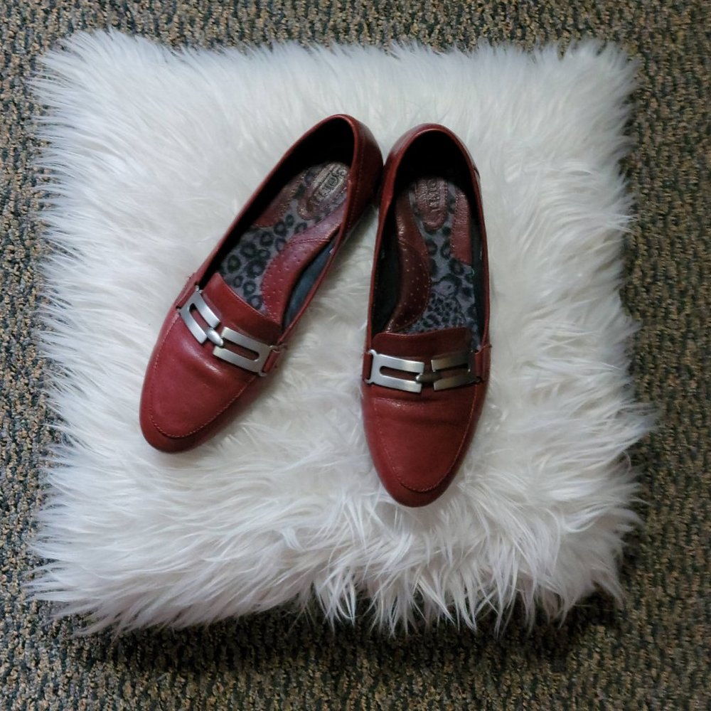 Gorgeous Born Burgundy Loafers with Silver Detail Size 9.5